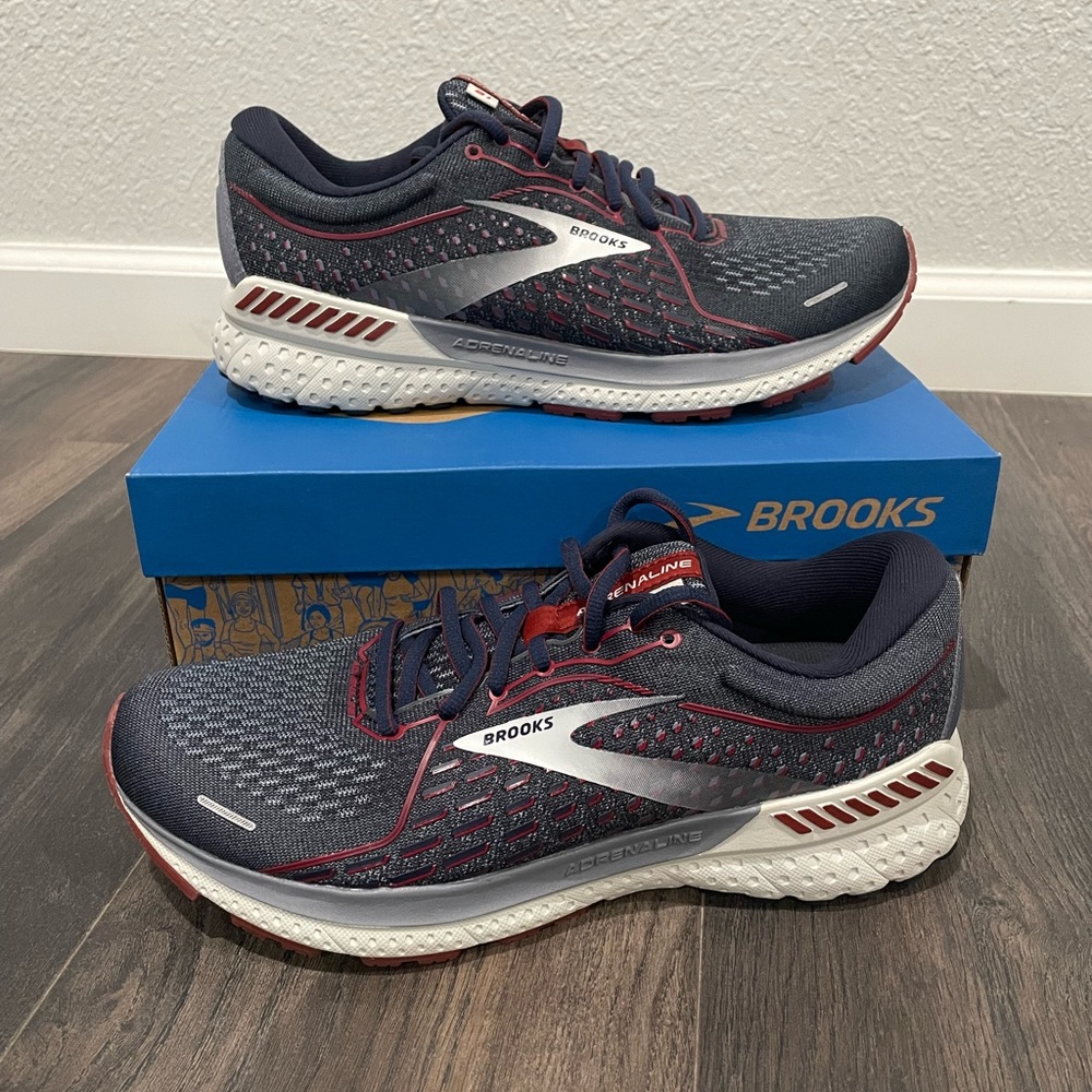 NWT | New in Box Brooks Adrenaline GTS 21 Road-Running Shoes - Men's Size 8
